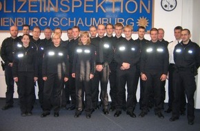 Polizeiinspektion Nienburg / Schaumburg: POL-NI: Studenten der Polizeiakademie bei der Polizei Nienburg im Praktikum -Bild im Download-