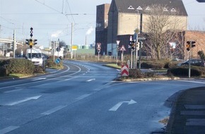 Kreispolizeibehörde Rhein-Kreis Neuss: POL-NE: Nachtrag: Zweiradfahrer flüchtet - Polizei sucht verletzten Unfallbeteiligten