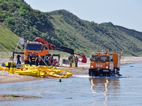 THW-HH MV SH: Gemeinsame Ölbekämpfungsausbildung von Havariekommando und THW in Putlos an der Hohwachter Bucht