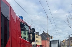 Feuerwehr Gelsenkirchen: FW-GE: T&ouml;dlicher Unfall mit Stra&szlig;enbahn in Gelsenkirchen-Beckhausen