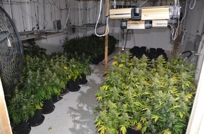 Polizei Rhein-Erft-Kreis: POL-REK: 200909-5: Cannabis-Plantage bei Einsatz entdeckt - Erftstadt