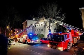 Feuerwehr Essen: FW-E: Wohnungsbrand im zweiten Obergeschoss eines Mehrfamilienhauses, Mieter rettet sich mit Sprung aus dem Fenster.