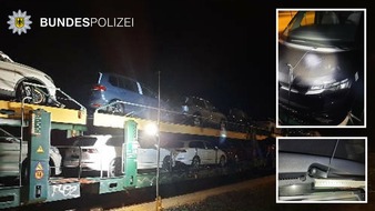 Bundespolizeidirektion München: Bundespolizeidirektion München: Neufahrzeuge auf Autotransportzug beschädigt / Circa 50.000 Euro Vandalismusschaden - Bundespolizei sucht nach Zeugen