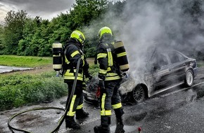 Feuerwehr Neuss: FW-NE: PKW in Vollbrand | Starke Rauchentwicklung