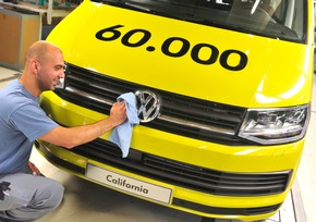 Volkswagen Nutzfahrzeuge / &apos;Hotel California&apos;: 60.000-mal mit eingebauter Ferienfreude / - Jubiläum in der California-Fertigung Hannover-Limmer / - Reisemobil steuert 2015 Produktionsrekord an