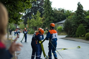 FW-NE: Leistungsspangenabnahme der Jugendfeuerwehren aus NRW in Kaarst