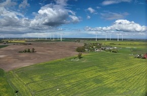 MaxSolar GmbH: MaxSolar und DB Energie schlie&szlig;en ersten Hybrid-PPA f&uuml;r f&ouml;rderfreie Anlagenkombination