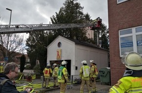 Polizeiinspektion Stade: POL-STD: Polizei warnt vor Betrügereien im Zusammenhang mit der Corona-Krise, Fettbrand in Imbissküche löst Großalarm für die Stader Feuerwehr aus