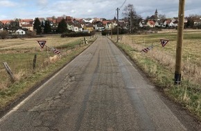 Polizeipräsidium Westpfalz: POL-PPWP: Verkehrsschilder und Leitpfosten beschädigt