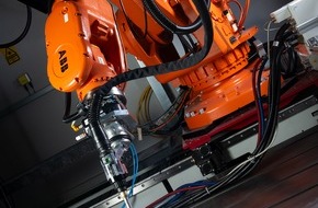 Fraunhofer-Institut für Produktionstechnologie IPT: Multi-Technologie-Plattform: Große Bauteile präzise und kostengünstig mit Laser und Lichtbogen bearbeiten