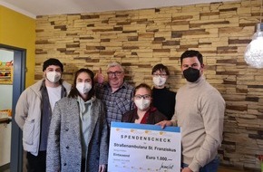 Klinikum Ingolstadt: BBZ Gesundheit spendet 1000 Euro an Straßenambulanz St. Franziskus