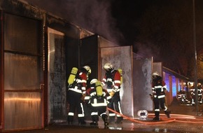 Kreisfeuerwehrverband Pinneberg: FW-PI: Elmshorn: Feuer einer Lagerhalle in Gewerbepark