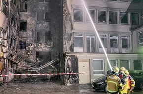 Feuerwehr Essen: FW-E: Großbrand in Essener Innenstadt - Flammen schießen 18 Meter in den Himmel