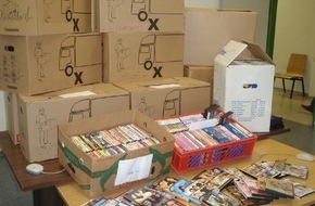 Polizei Düsseldorf: POL-D: Mittwoch, 5. Mai 2010, 14 Uhr
Durchsuchung in Stadtmitte - Polizei stellt 3299 illegale DVDs sicher - Foto hängt als Datei an
