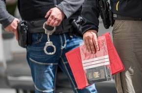 Bundespolizeidirektion München: Bundespolizeidirektion München: Abschiebehaftanstalt statt Allianz Arena/ Bundespolizei überführt vermeintliche Touristen