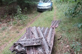 Polizeiinspektion Nienburg / Schaumburg: POL-NI: Eystrup: Asbesthaltige Dachplatten illegal im Wald entsorgt - Polizei bittet um Zeugenhinweise