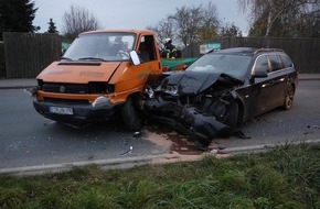 Feuerwehr Detmold: FW-DT: Verkehrsunfall