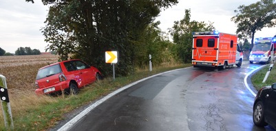 Kreispolizeibehörde Herford: POL-HF: Verkehrsunfall mit Verletzten -
Ölspur auf nasser Fahrbahn