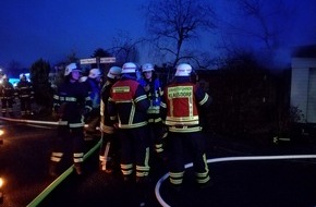 Kreisfeuerwehrverband Plön: FW-PLÖ: Datum: 21.12.2017, 7:22 Uhr +++ Einsatzort: Schwentinental, OT Raisdorf +++ Einsatz: FEU, Garagenbrand