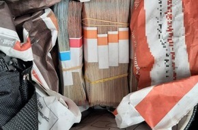Bundespolizeiinspektion Bad Bentheim: BPOL-BadBentheim: Rund 27.000 Euro in Zeitungspapier eingewickelt / Clearingverfahren wegen Verdachts der Geldwäsche eingeleitet