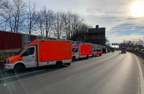 Feuerwehr Bochum: FW-BO: Verkehrsunfall mit zwei PKW und zwei Verletzten auf der BAB 40 in Bochum.