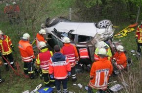 Polizeiinspektion Harburg: POL-WL: Schwerer Verkehrsunfall mit lebensgefährlich verletztem Fahrer