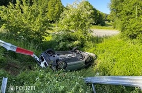 Polizeipräsidium Westpfalz: POL-PPWP: Unfall gebaut und zu Fuß geflüchtet