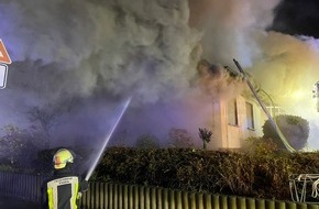 Feuerwehr Essen: FW-E: Dachstuhlbrand in einem Einfamilienhaus - keine verletzten