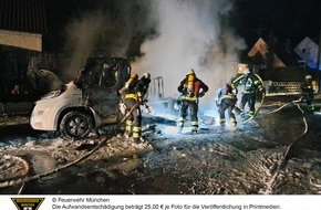 Feuerwehr München: FW-M: Camper brennt aus (Aubing)