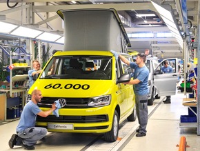 Volkswagen Nutzfahrzeuge / &apos;Hotel California&apos;: 60.000-mal mit eingebauter Ferienfreude / - Jubiläum in der California-Fertigung Hannover-Limmer / - Reisemobil steuert 2015 Produktionsrekord an
