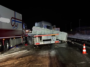 FW-ROW: Winterwetter sorgt für Verkehrsunfälle auf Autobahn 1 - Hansalinie Stunden lang voll gesperrt