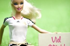 Mattel GmbH: 1:0 für DFB-Barbie / Die DFB-Barbie von Mattel sorgt kurz vor der Frauenfußball-Weltmeisterschaft 2011 für Schwung in Deutschlands Spielzeugregalen (mit Bild)