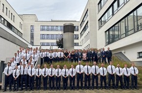 Polizei Mönchengladbach: POL-MG: Polizeipräsidium Mönchengladbach begrüßt 58 Neuzugänge zum 1. September