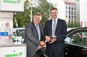 Zukunft Gas e. V.: Startschuss: Bio-Erdgas-Fahrzeuge im Einsatz für den Fahrdienst der Bundestagsabgeordneten (mit Bild)