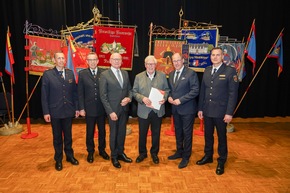 FW Paderborn: Zahlreiche Ehrungen bei der Jahreshauptversammlung der Gesamtwehr der Feuerwehr Paderborn