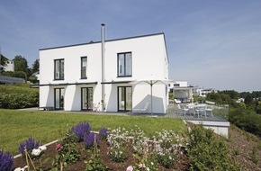 WeberHaus GmbH & Co. KG: Bauherrengeschichte: Barrierefreies Traumhaus im Bauhausstil