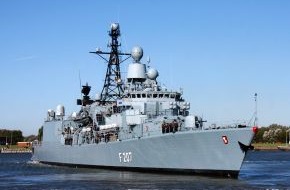 Presse- und Informationszentrum Marine: Letzte Fahrt - Fregatte "Bremen" verstärkt Einsatz- und Ausbildungsverband (BILD)