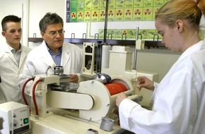 Getreide-, Markt- u. Ernährungsforschung: Lehrstellenrunde 2005: Mühlen suchen noch Azubis / Müller als moderne Produktions- und Verarbeitungstechnologen / Ein Beruf an der Schaltstelle für Qualität zwischen Kornfeld und Backstube