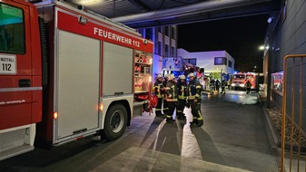 FW-AR: Feuer durch Wartungsarbeiten- Einheiten Neheim und Voßwinkel üben gemeinsam