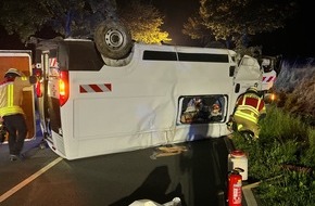 Polizei Paderborn: POL-PB: Transporterfahrer schwerverletzt