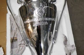 Hauptzollamt München: HZA-M: UEFA-Champions-League-Pokal beim Zollamt Garching-Hochbrück