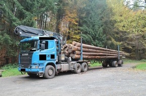 Polizeidirektion Kaiserslautern: POL-PDKL: A6/Kaiserslautern, Langholztransporter erheblich überladen