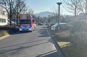 Feuerwehr Weinheim: FW Weinheim: Feuerwehr Weinheim bei Brandmeldealarm und Rettungsdiensteinsatz gefordert