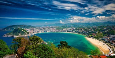 Panta Rhei PR AG: Medieninformation: Air France fliegt im Sommer von Genf nach Biarritz