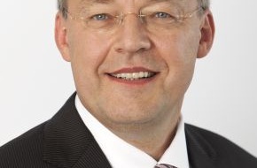 TÜV-Verband e. V.: Stabwechsel an der VdTÜV-Spitze / TÜV wählen Dr.-Ing. Manfred Bayerlein zum neuen Vorsitzenden ihres Verbandes (BILD)