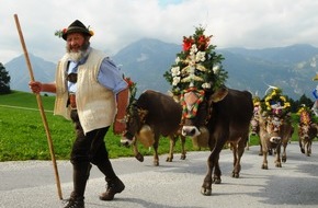 ALPBACHTAL SEENLAND Tourismus: Reither Almabtrieb mit Handwerksmarkt: Hier werden die vierbeinigen Heimkehrer gefeiert - BILD