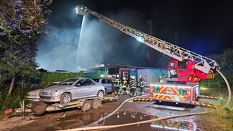 Feuerwehr Dortmund: FW-DO: Feuer in Lindenhorst / Brennende Schrottautos und Reifen