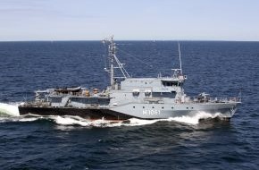 Presse- und Informationszentrum Marine: Minentauchereinsatzboot "Rottweil" geht auf große Fahrt (BILD)