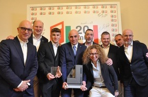 REHAU AG + Co: 20 Jahre: REHAU Window Solutions feiert rundes Jubiläum der Erfolgsgeschichte mit Tecnoplast