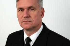 Presse- und Informationszentrum Marine: Flottillenadmiral Kay-Achim Schönbach wird neuer Kommandeur der Marineschule Mürwik
